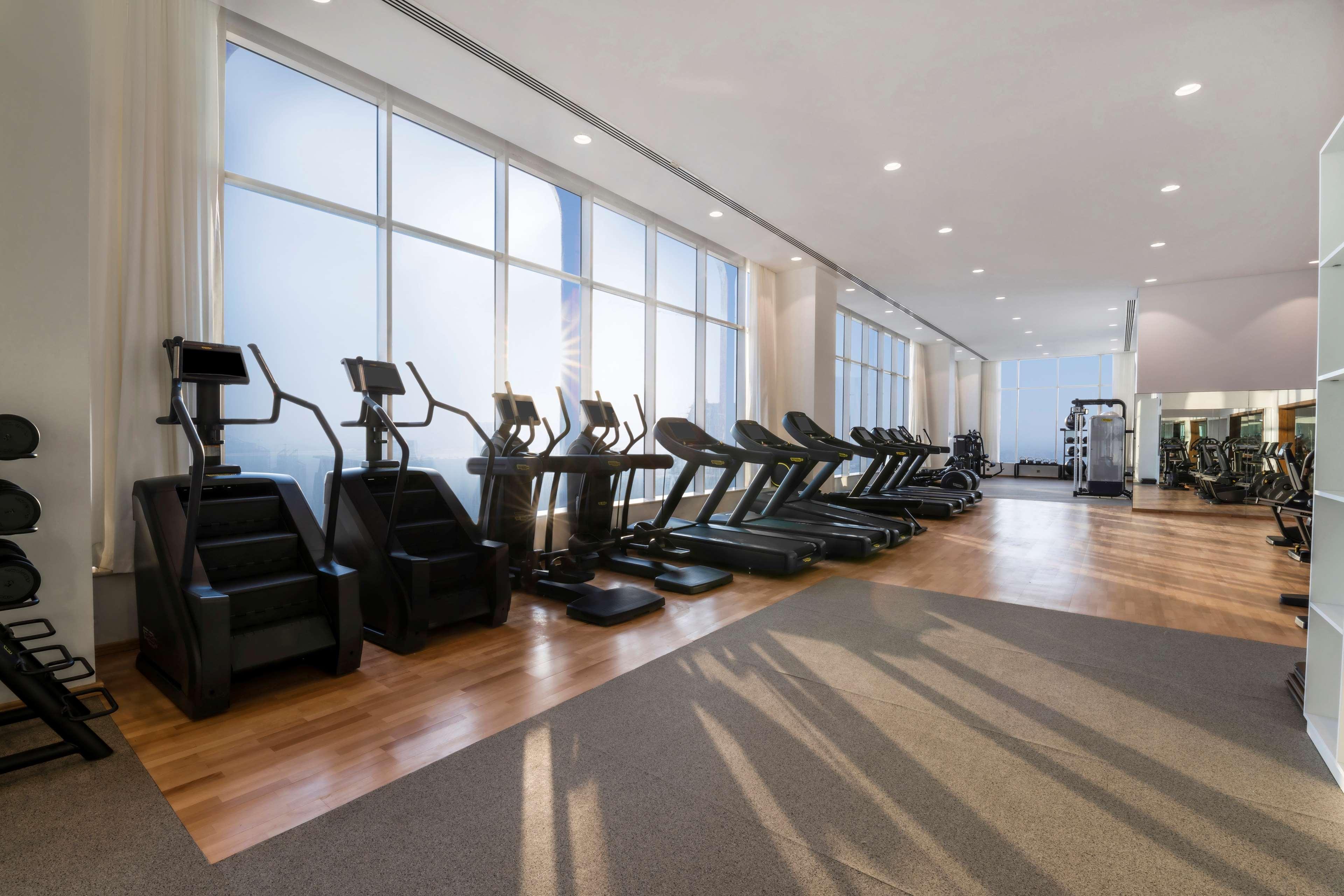 Aleph Doha Residences, Curio Collection By Hilton Exterior foto The gym at the 100 East 53rd Street building