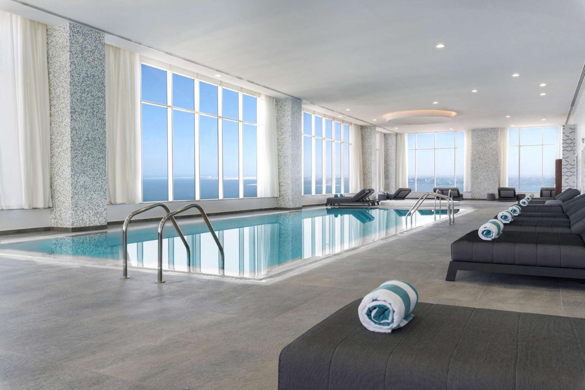 Aleph Doha Residences, Curio Collection By Hilton Exterior foto The pool at the hotel